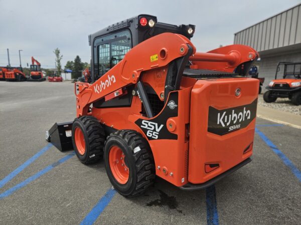 NEW KUBOTA SSV65 TRAILER PACKAGE - Image 8